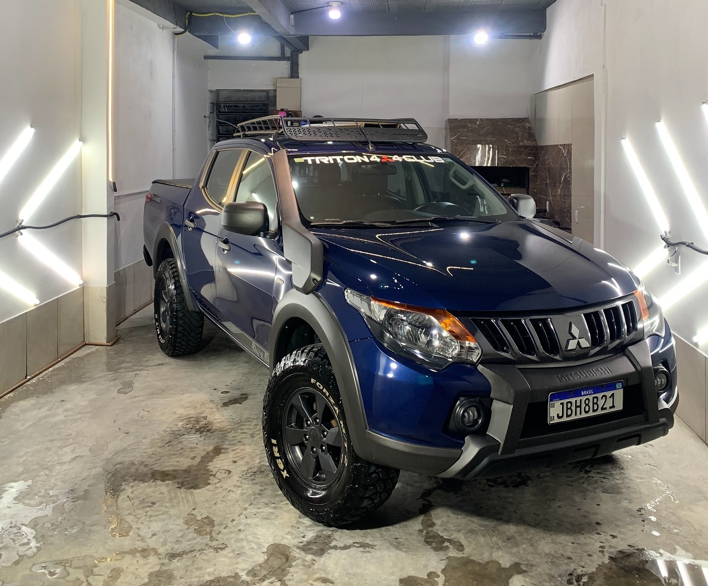 Mitsubishi L200 finalizada pela Saints Auto Care